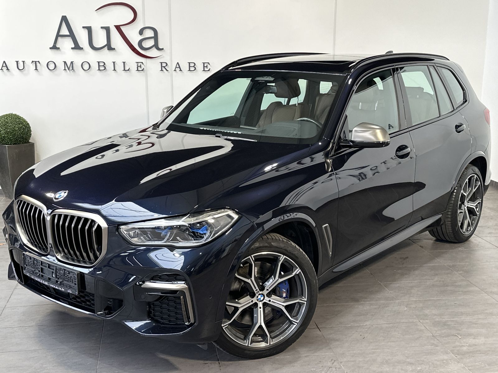 Fahrzeugabbildung BMW X5 M50i NAV+LASER+AHK+HEAD-UP+PANO+360°+ACC+21ZO
