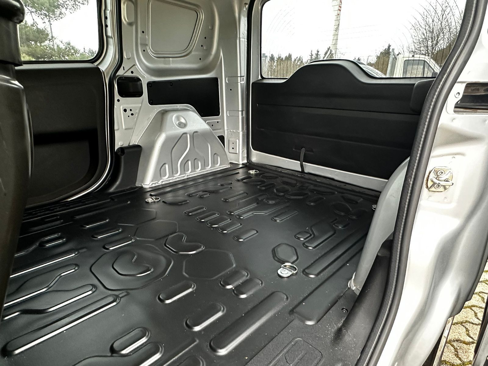 Fahrzeugabbildung Fiat Doblo Doblò Basis Kasten L1H1 verglast