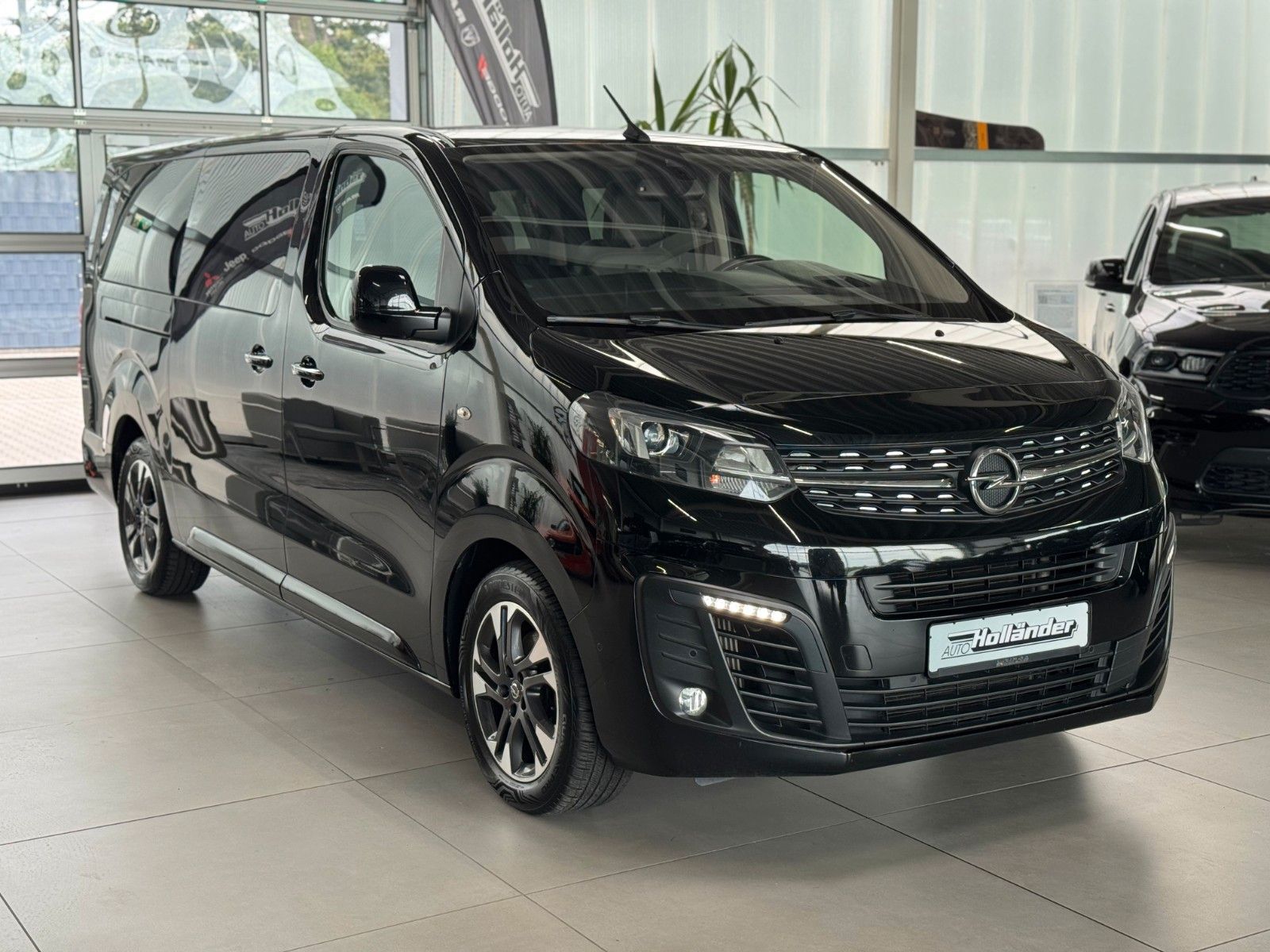 Fahrzeugabbildung Opel Vivaro 2.0 CDTI Automatik Zafira Life "AHK PANO"