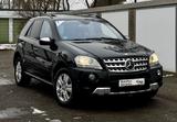 Mercedes-Benz ML 350 CDI.AMG-Optic-/Styling-Paket 1 - Mercedes-Benz Geländewagen aus dem Jahr 2009