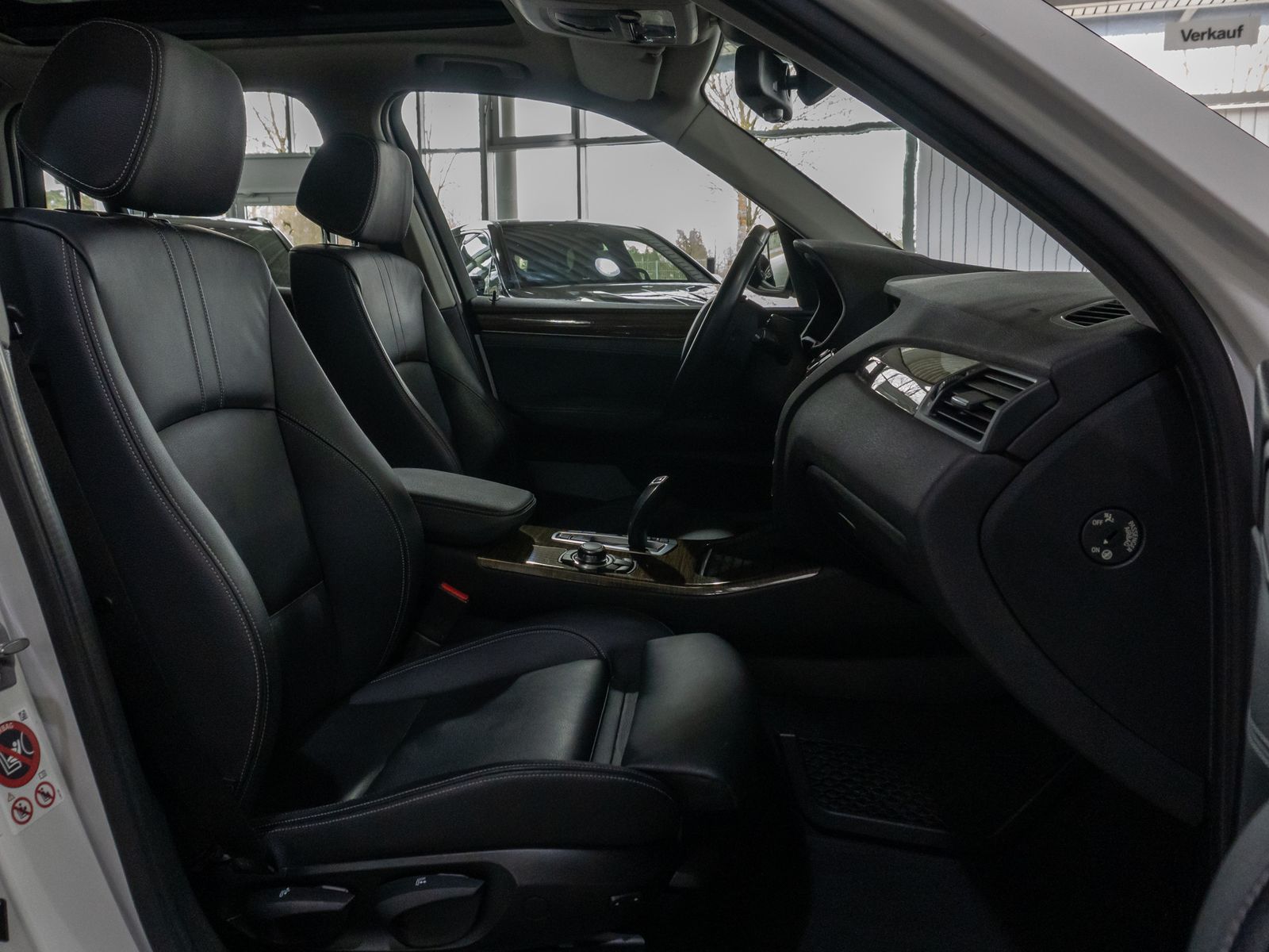 Fahrzeugabbildung BMW X3 xD30d Panorama HUD HiFi Xenon PDC Sport Leder