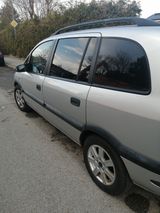 Opel Zafira 1.8 16V - - Opel Zafira aus 2001