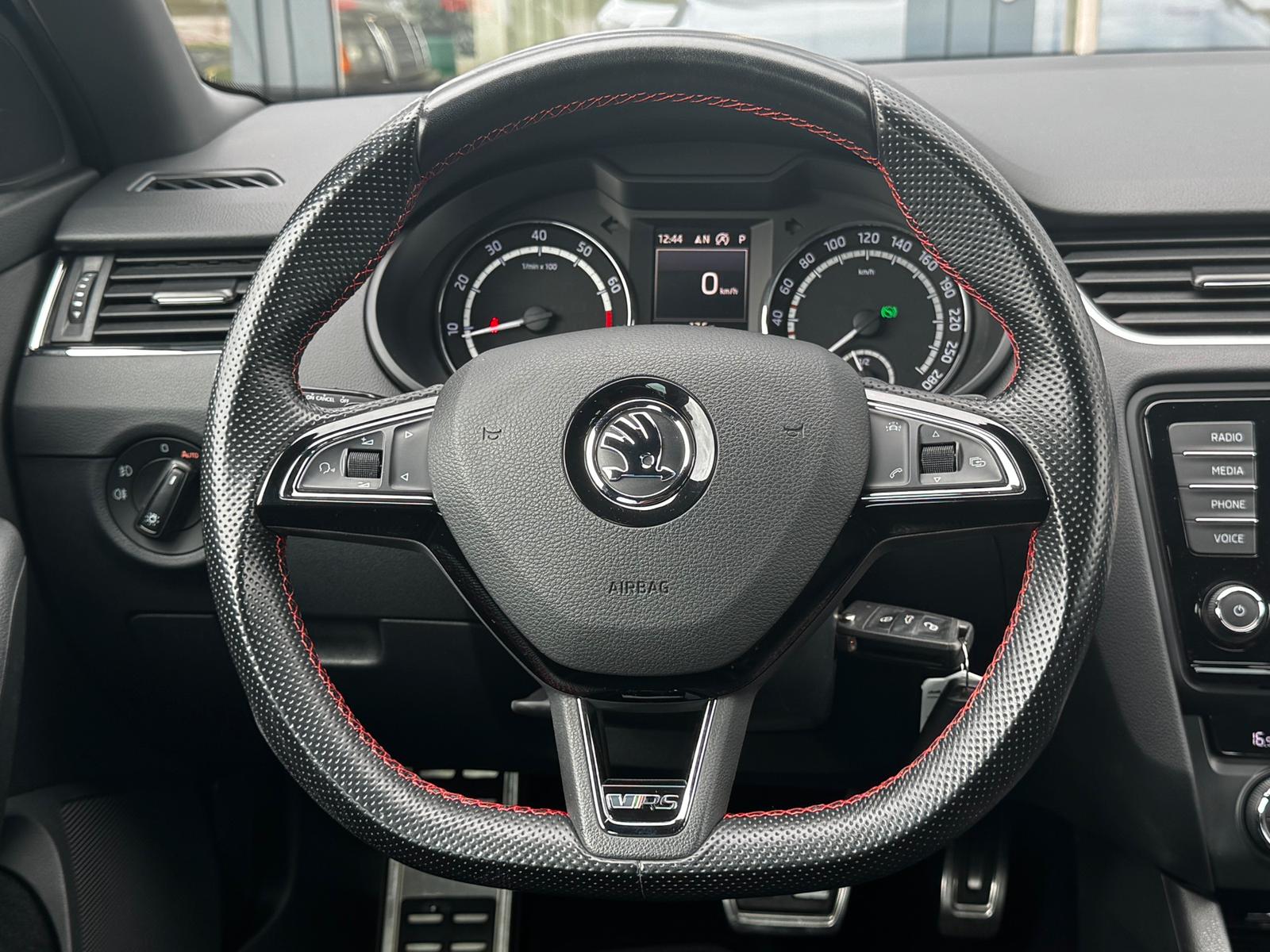SKODA OCTAVIA - RS - 2.0 TSI 220 CV - XENON - CARPLAY - BVA - PACK SPORT