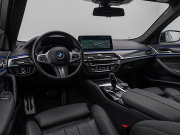 Fahrzeugabbildung BMW 520d xD M Sport Kamera DAB HiFi 4xKlima ACC Komf