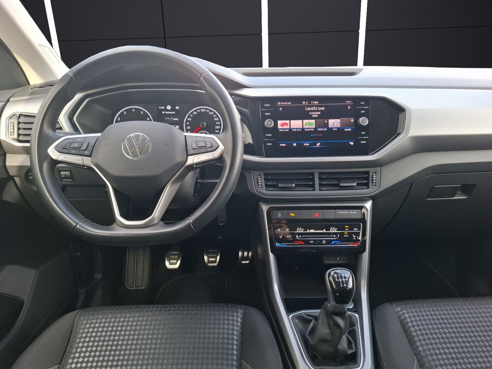 Fahrzeugabbildung Volkswagen T-Cross TSI Active Navi ACC PDC SH LM