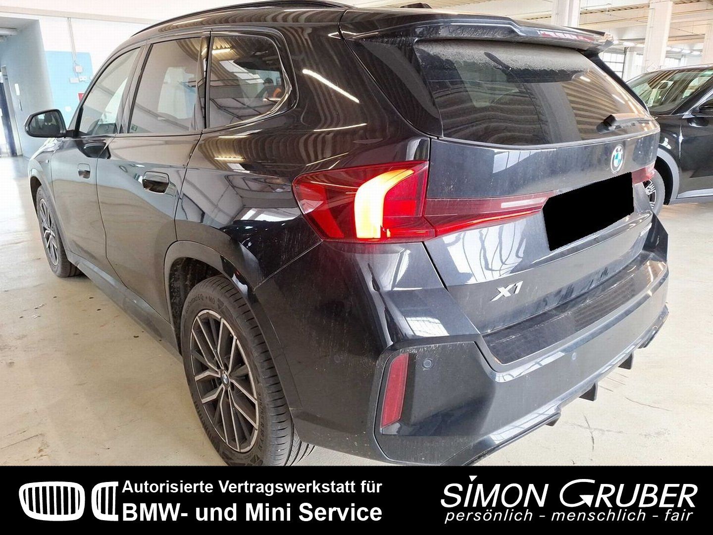 Fahrzeugabbildung BMW X1 sDrive 18i M Sport Paket Panorama LED Kamera