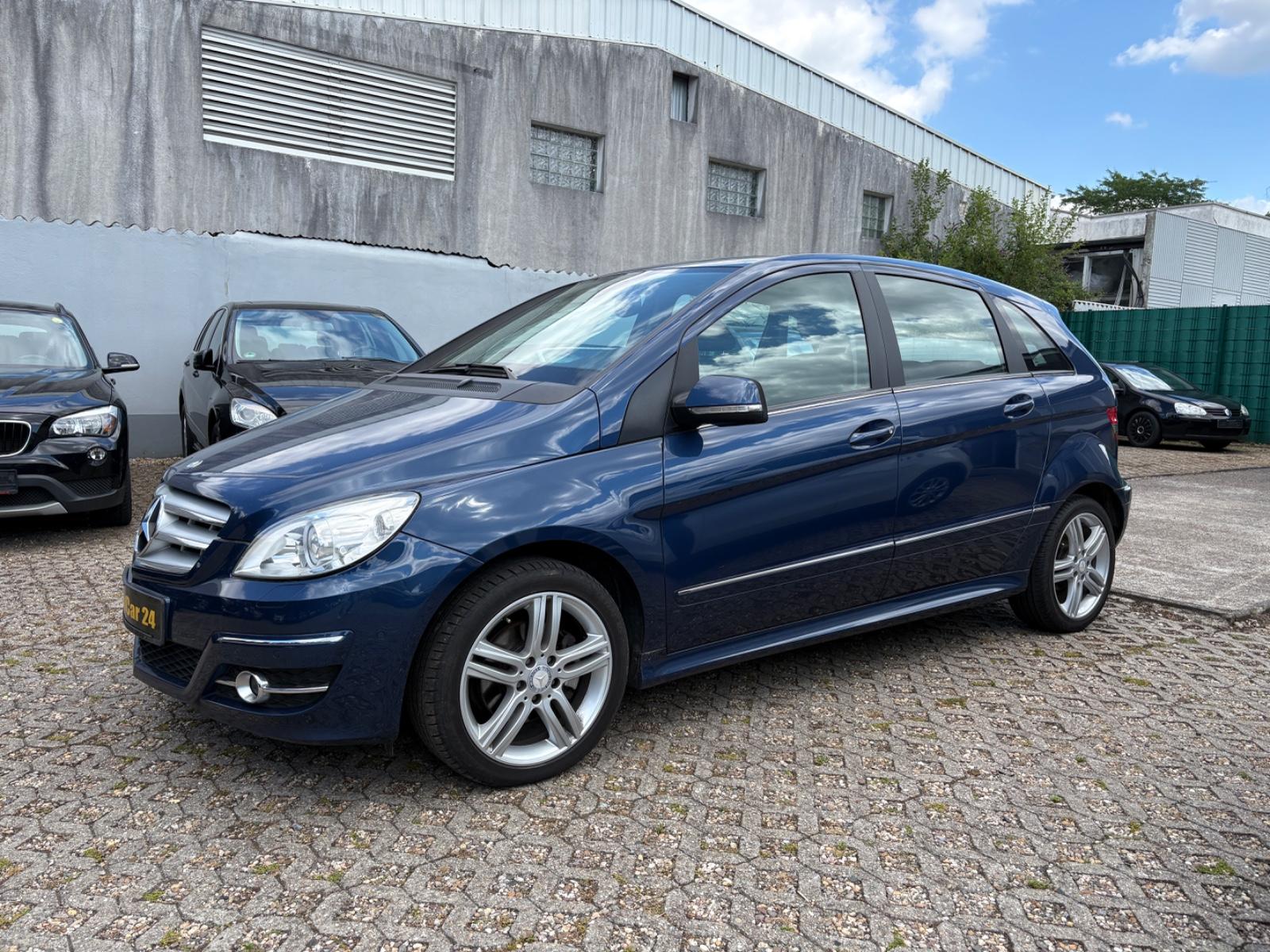 Mercedes-Benz B 200 AUTOMATIK KLIMAAUT. SHZ AHK SPORT-PAKET
