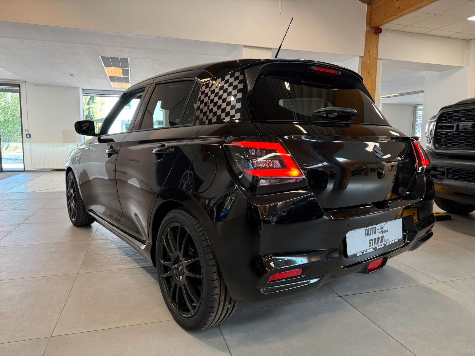 Fahrzeugabbildung Suzuki Swift Comfort - STAMM SPORT EDITION - ALU - H&R