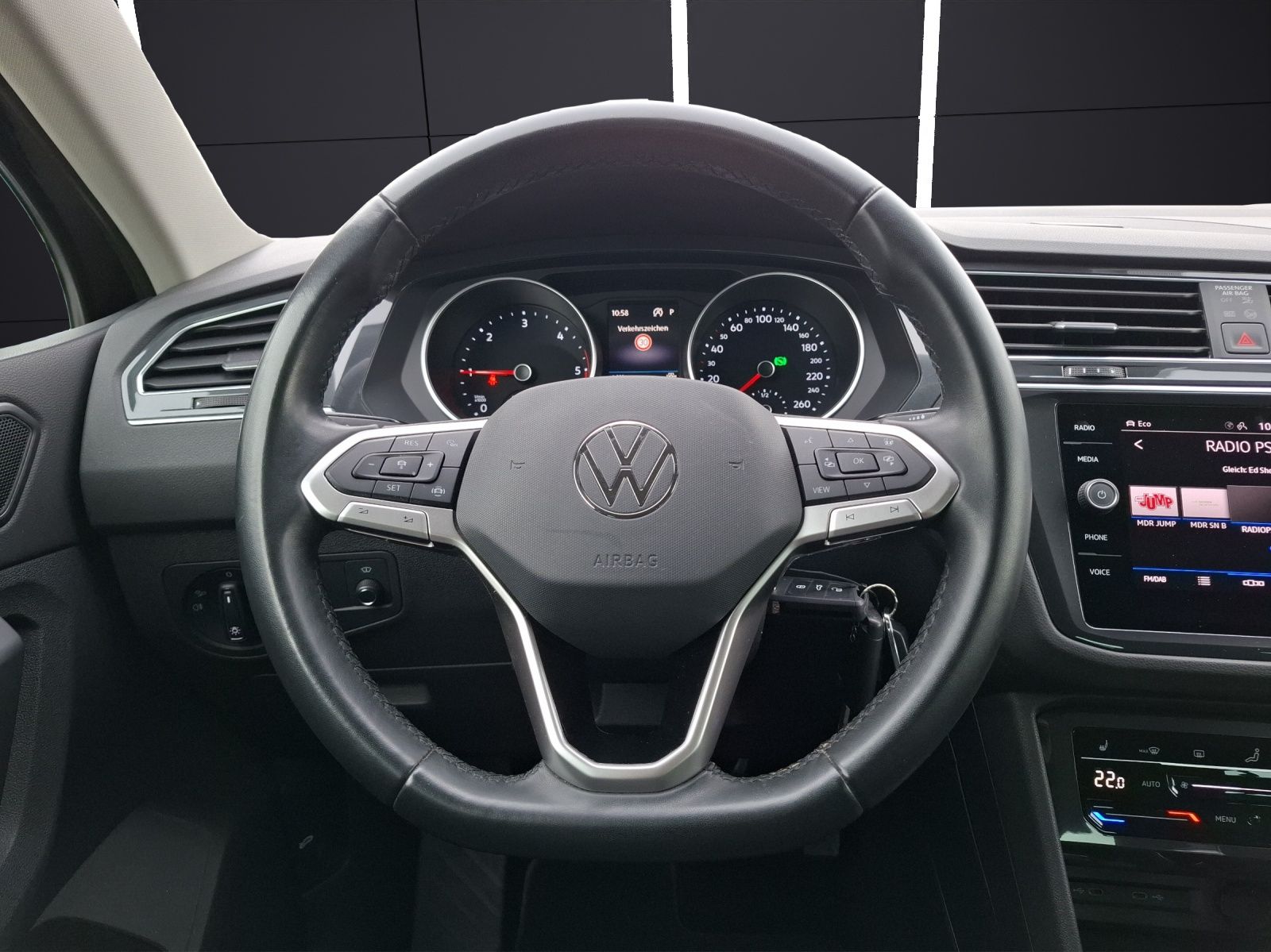 Fahrzeugabbildung Volkswagen Tiguan TDI Life DSG 4M Standhzg Matrix Navi ACC