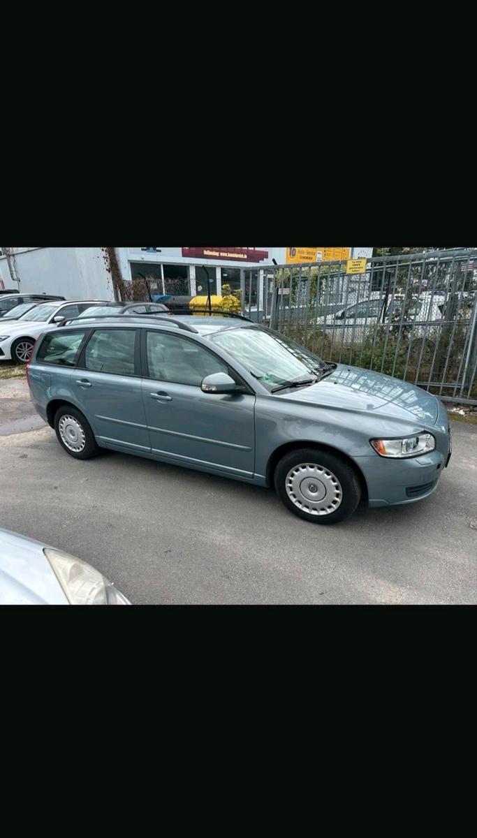 Volvo V50 2010 — салон