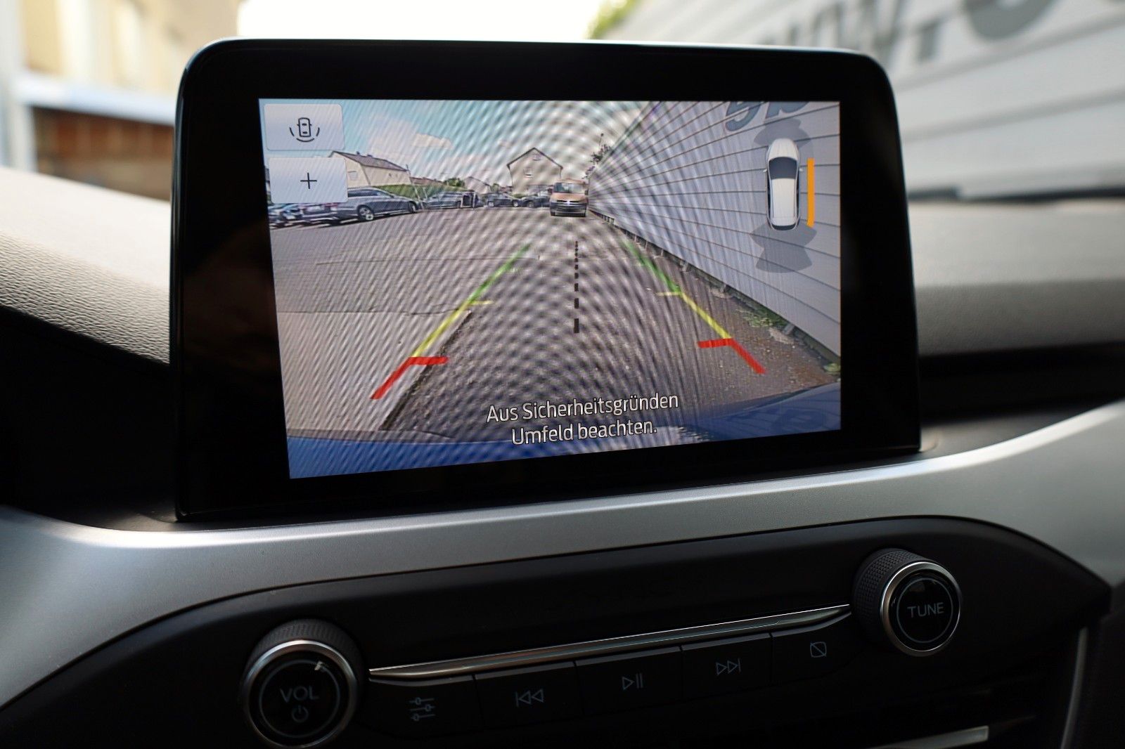 Fahrzeugabbildung Ford Focus Lim. Cool & Connect Navi,SH,Kamera,SR+WR
