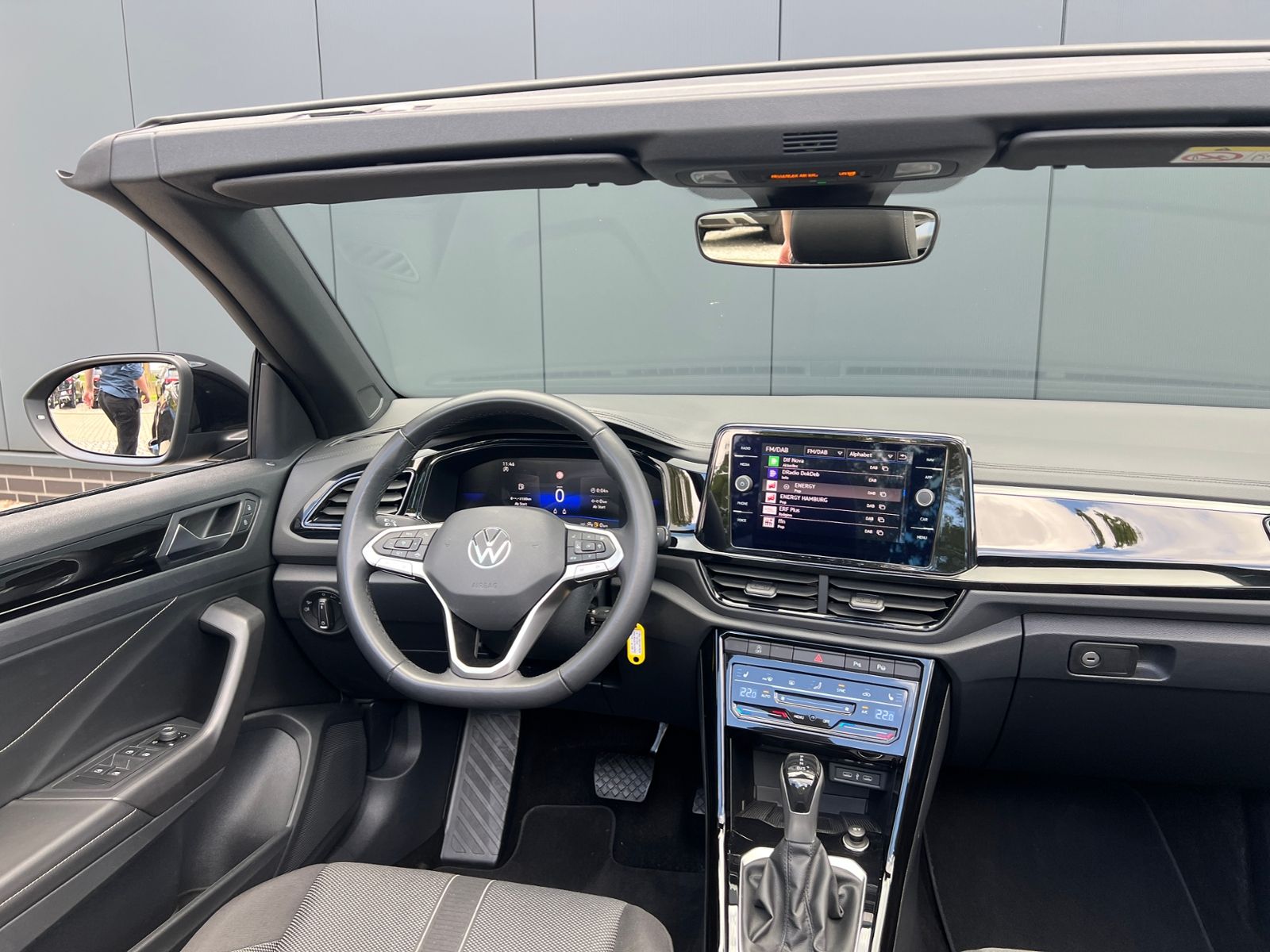 Fahrzeugabbildung Volkswagen T-Roc Cabriolet 1.5 TSI DSG *AHK, LED, Black Sty