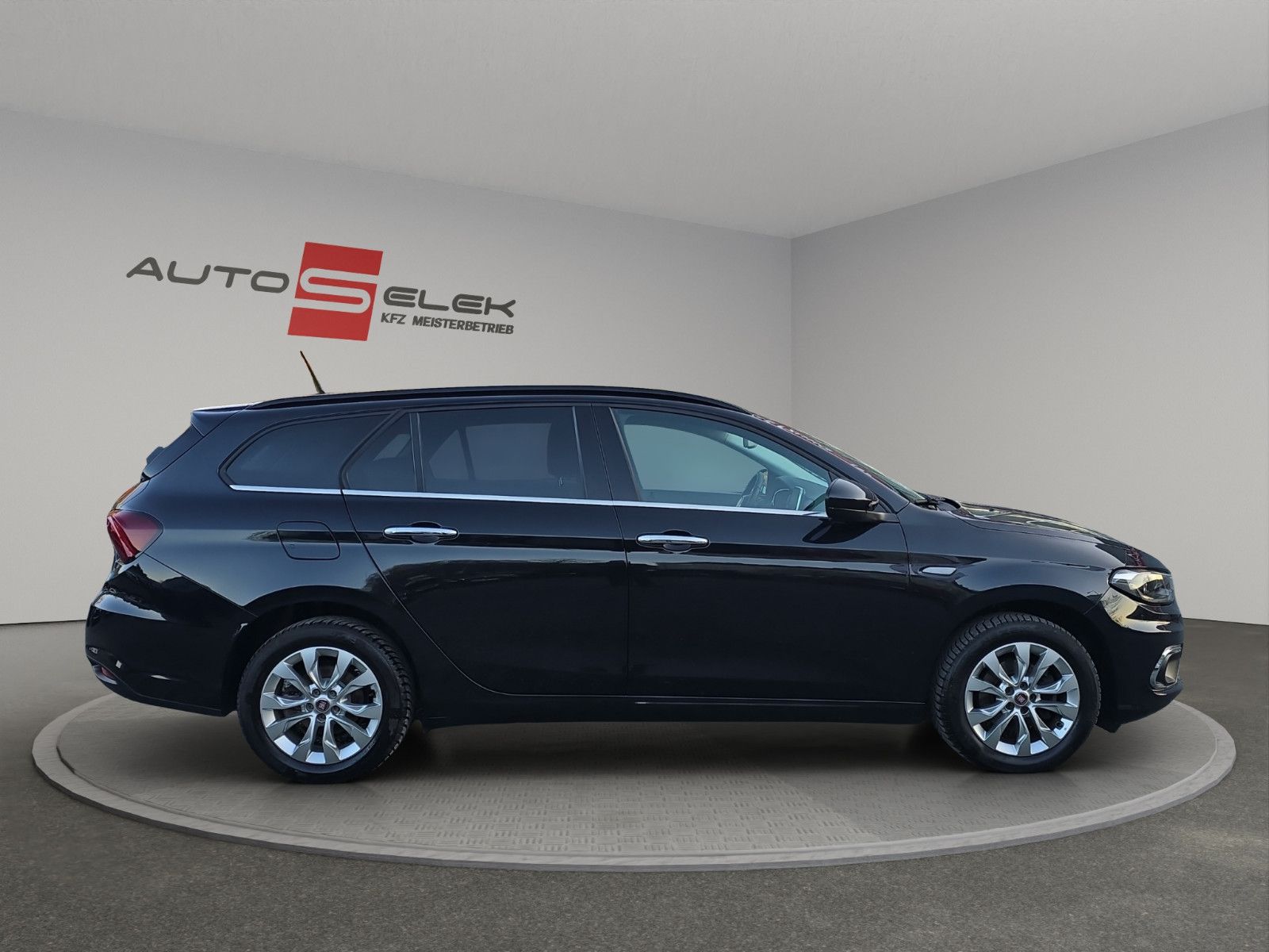 Fahrzeugabbildung Fiat Tipo Lounge Automatik Kamera LED  Navi  PCD