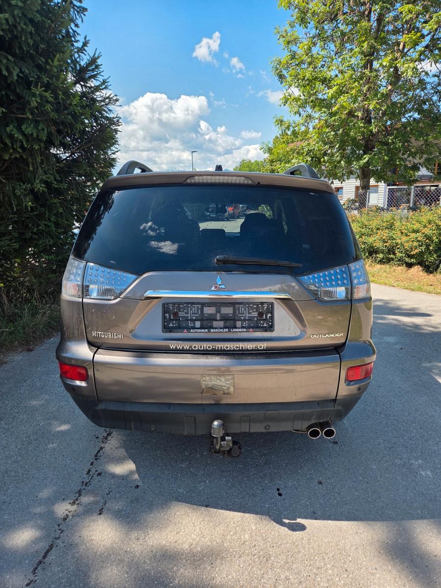 Mitsubishi Outlander Invite 4WD