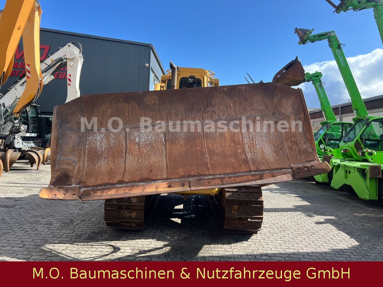 Fahrzeugabbildung CAT D6 H  / 4. Wegeplanierschild /Ripper /