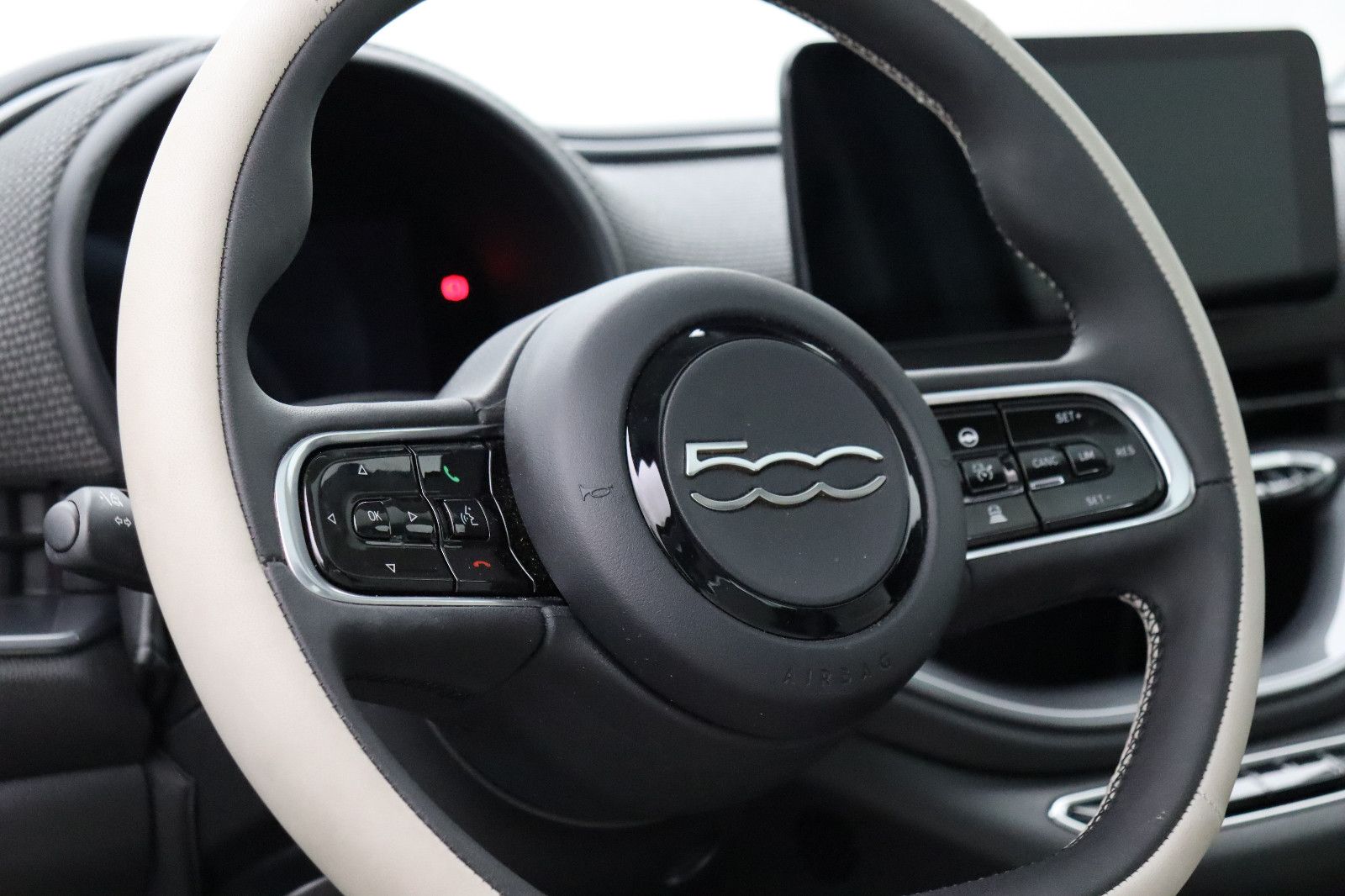 Fahrzeugabbildung Fiat 500e La Prima incl. Wallbox