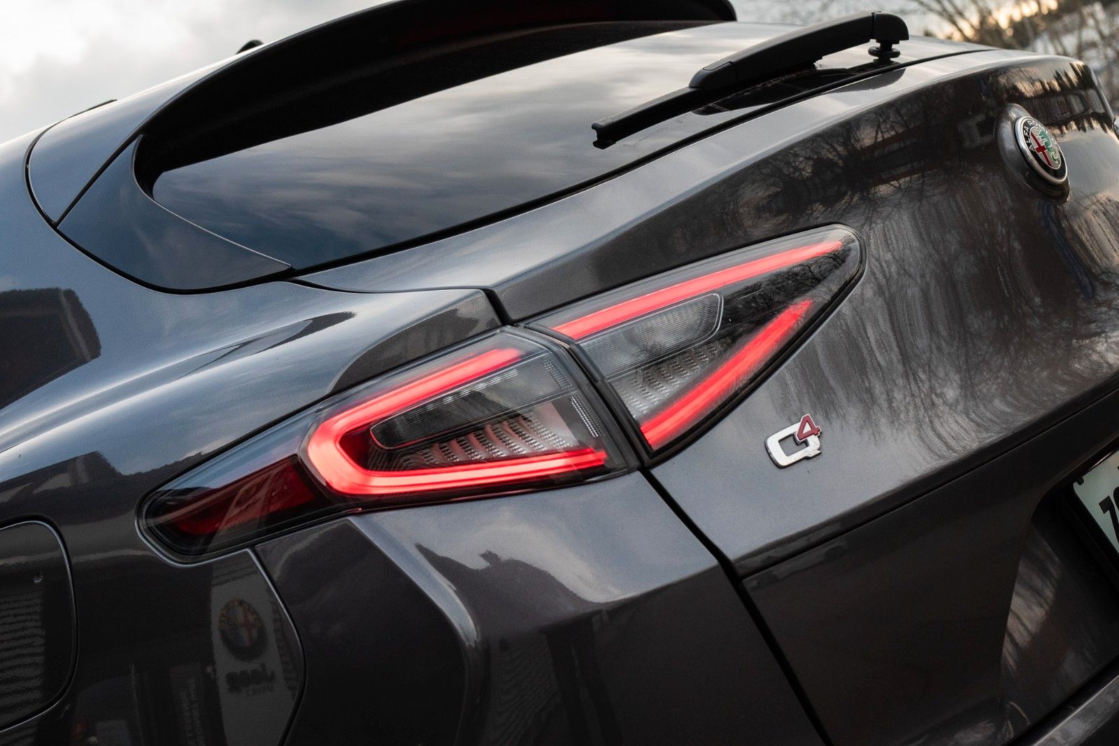 Fahrzeugabbildung Alfa Romeo Stelvio Quadrifoglio*Panorama*Leder*H&K*Kamera*