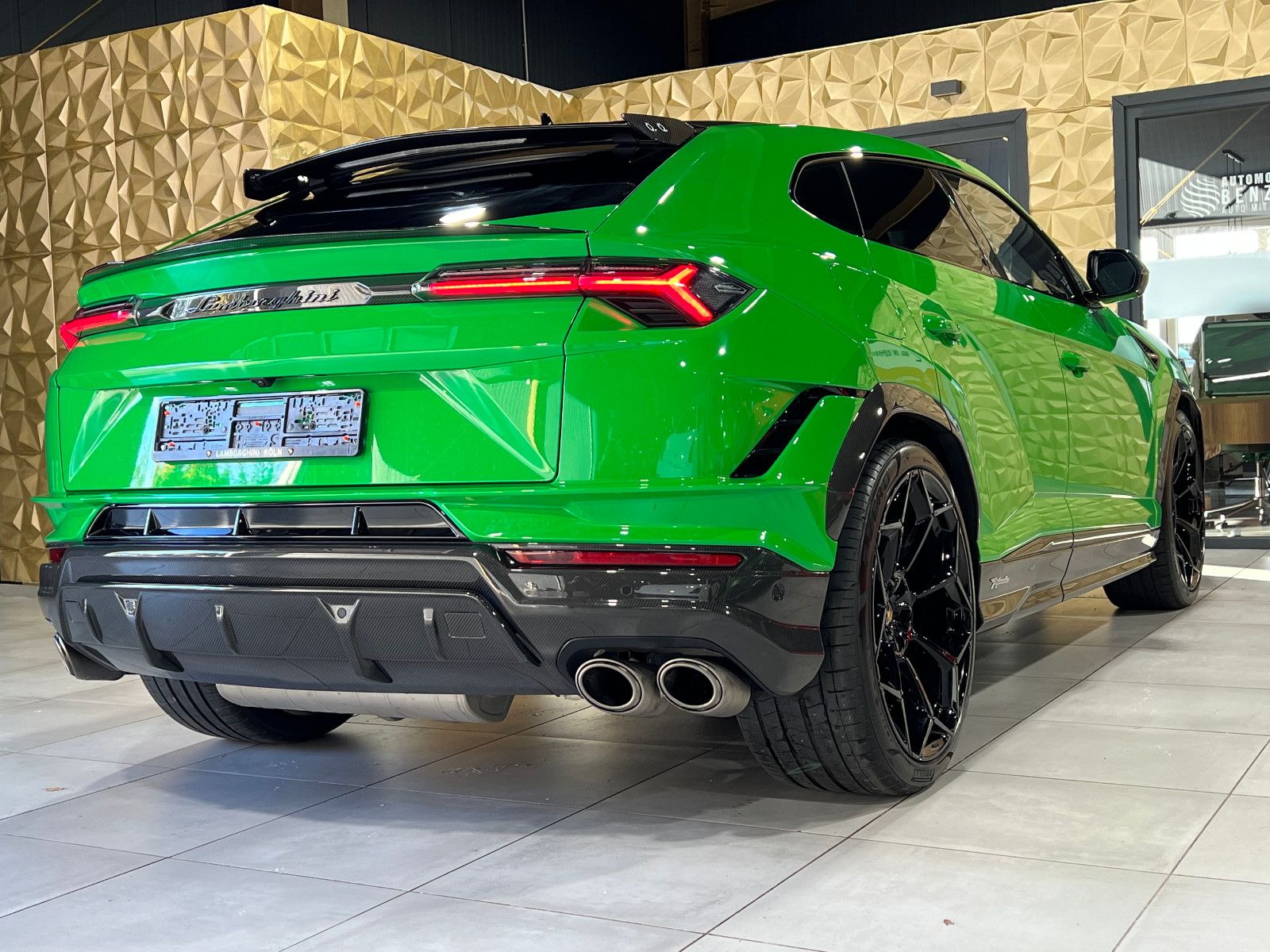 Fahrzeugabbildung Lamborghini Urus 4.0 V8 Performante/CARBON/3-D B&O/4-SEAT/