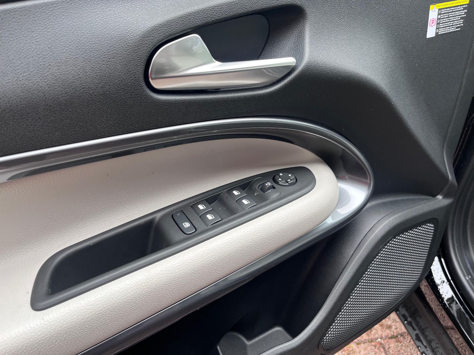 Fahrzeugabbildung Fiat 600 Hybrid La Prima