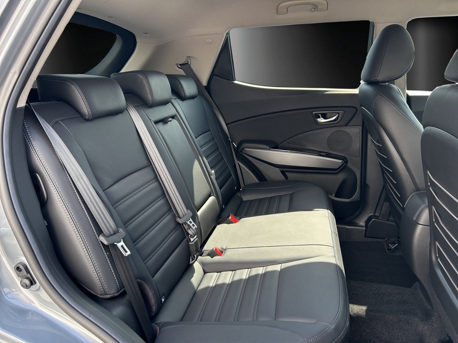 Fahrzeugabbildung Ssangyong Tivoli Sapphire 1.5 T-GDI Aut./4WD/SHZ/DSG/NAVI/