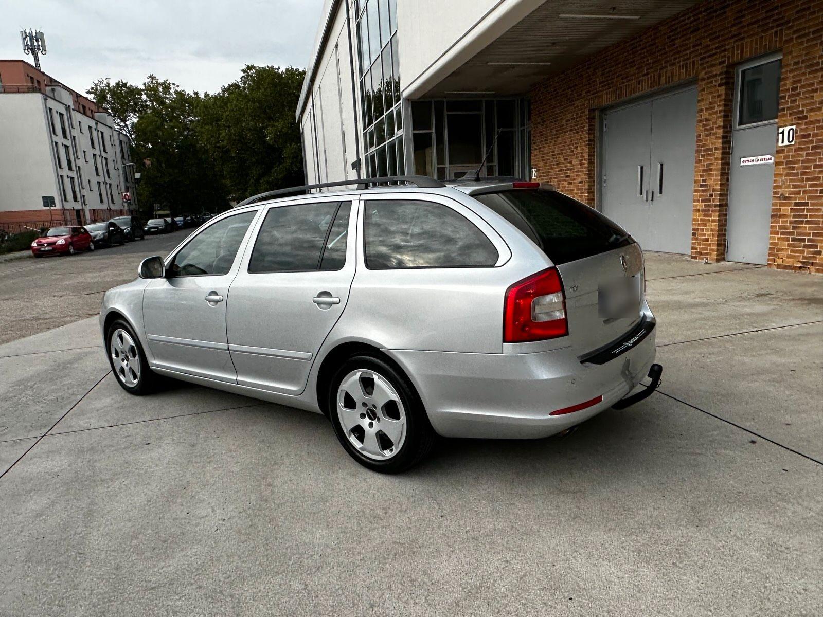 Skoda Octavia 2012 — interior