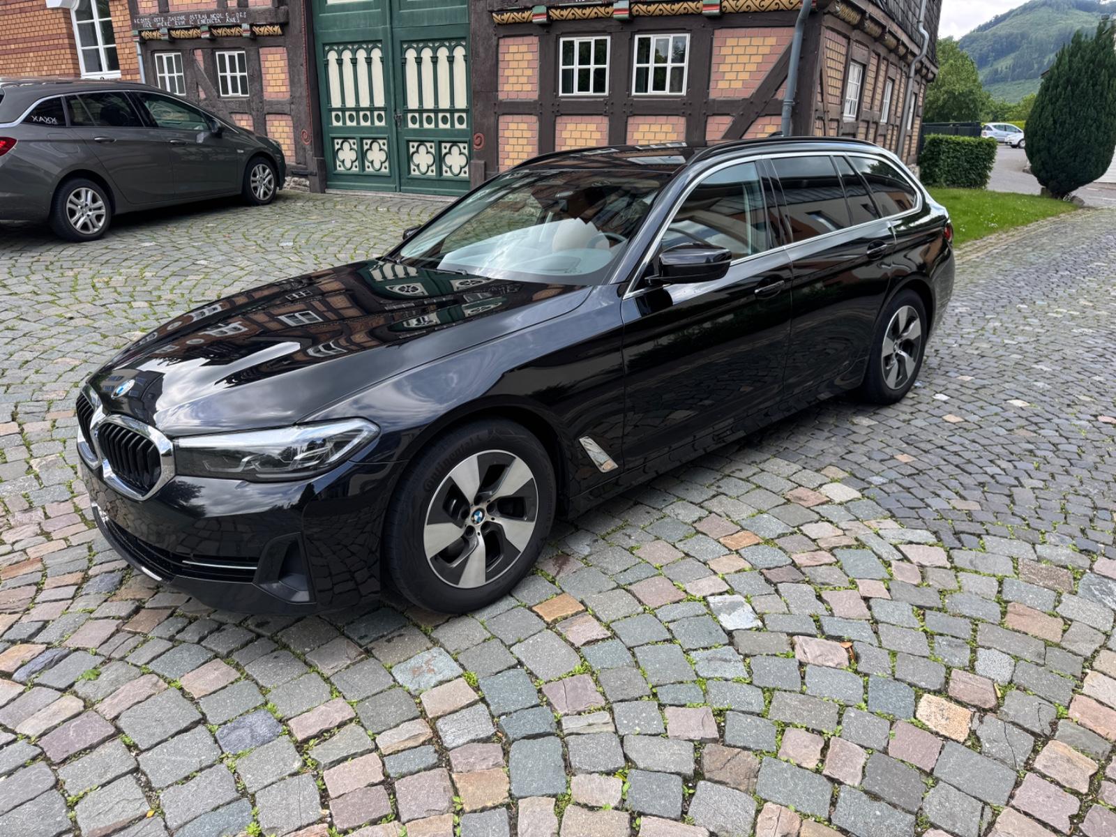BMW 520d*LCI*AHK*HEAD-UP*DrivingAssiProf*ParkingAssi