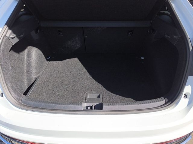 Fahrzeugabbildung Volkswagen Taigo 1.5 TSI DSG R-Line 17"LM GJR IQ.DRIVE IQ.L