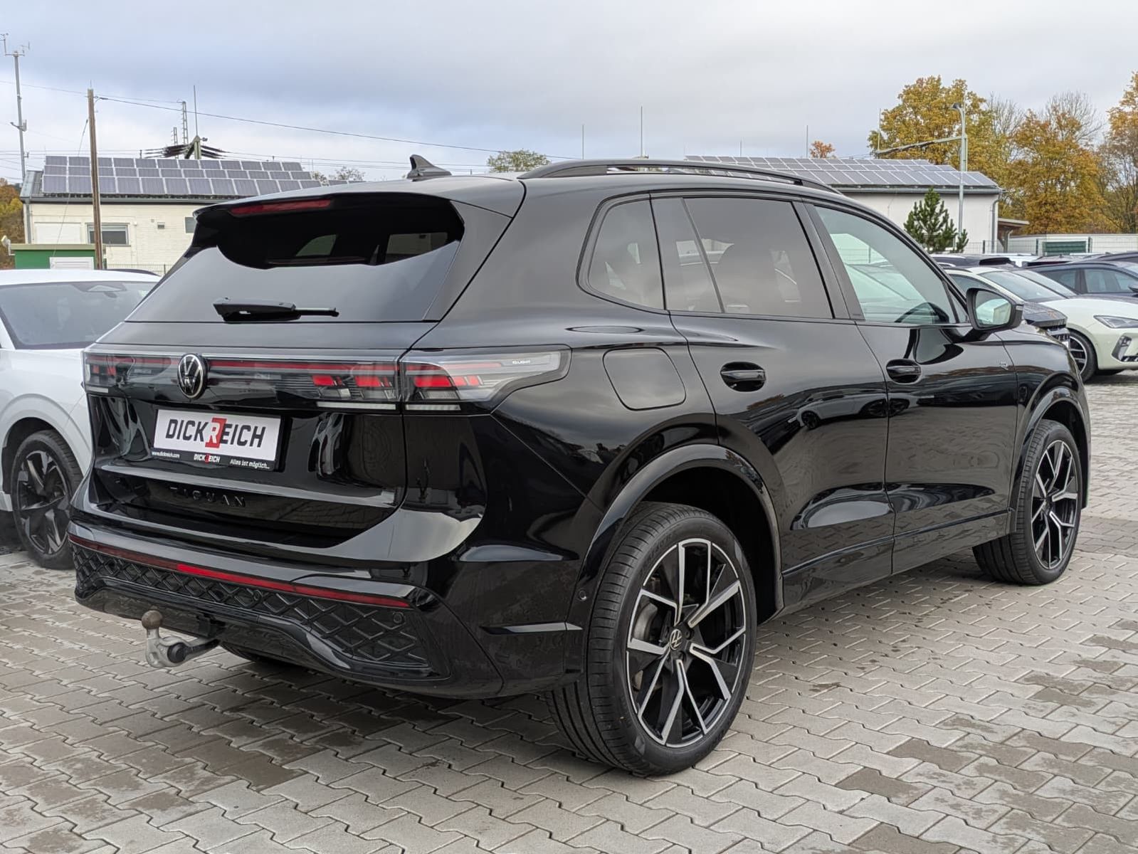 Fahrzeugabbildung Volkswagen Tiguan 2.0 TDI 4M R-Line PANO*H&K*AHK*MATRIX*20"