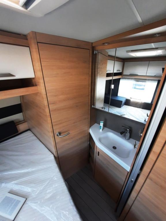 Fahrzeug Übersicht 15 Fahrzeugabbildung Knaus Südwind 540 FDK Black Selection Verfüg./Sparen S
