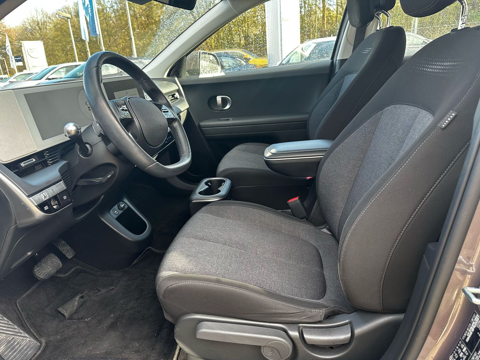 Fahrzeugabbildung Hyundai Ioniq 5 Basis 2WD NAVI+ACC+LED+SHZ+KAMERA+WP+DAB