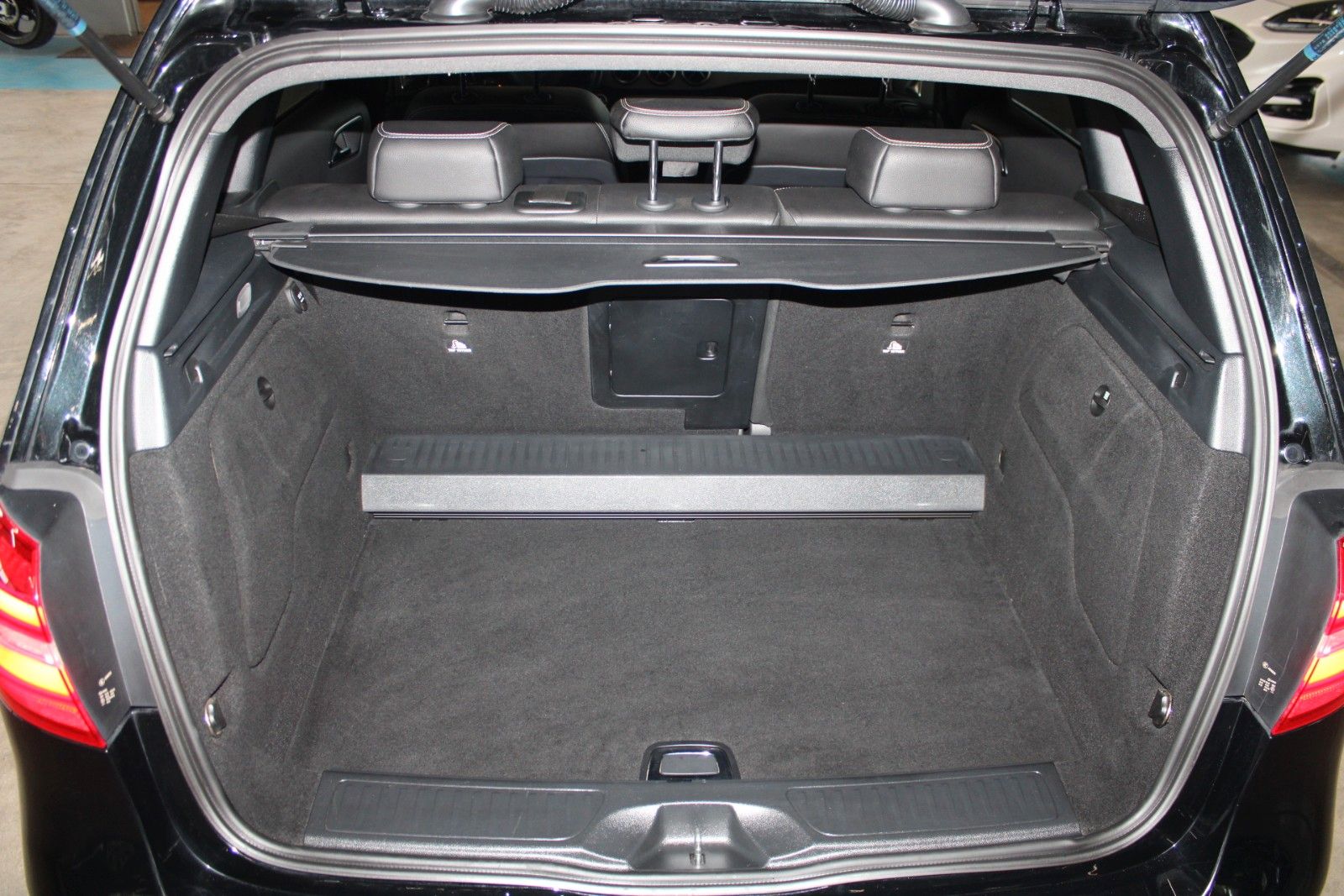 Fahrzeugabbildung Mercedes-Benz B 180 CDI Urban NAVI + PANORAMADACH + AHK