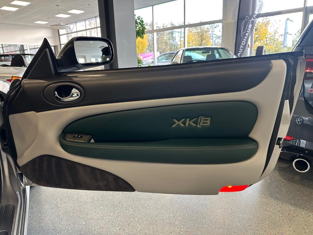 Jaguar XK8