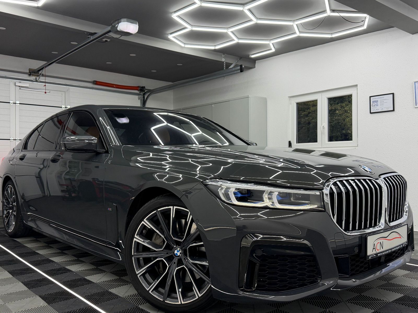 Fahrzeugabbildung BMW 740 d xDrive M SPORT/LASER/HuD/ACC/AHK/LIVE PLUS