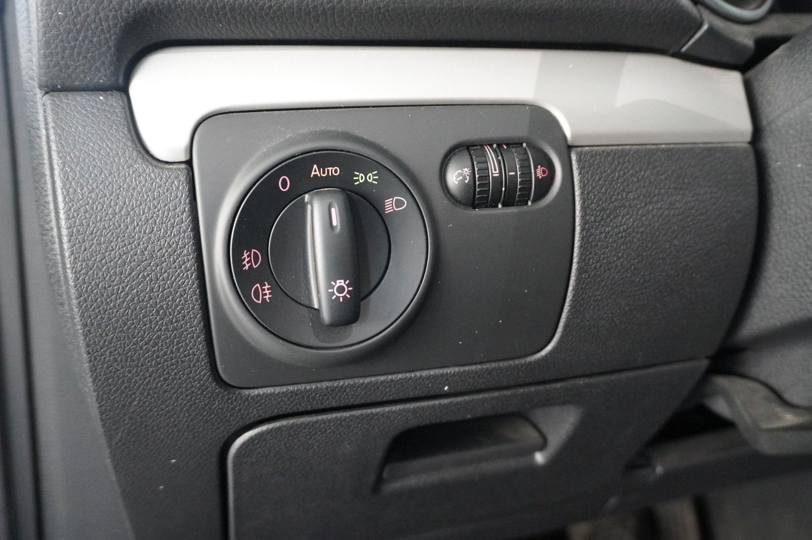 Fahrzeugabbildung Volkswagen Golf VI Cabriolet 1.2 TSI NAVI/SHZ/USB/PDC/TEMP.