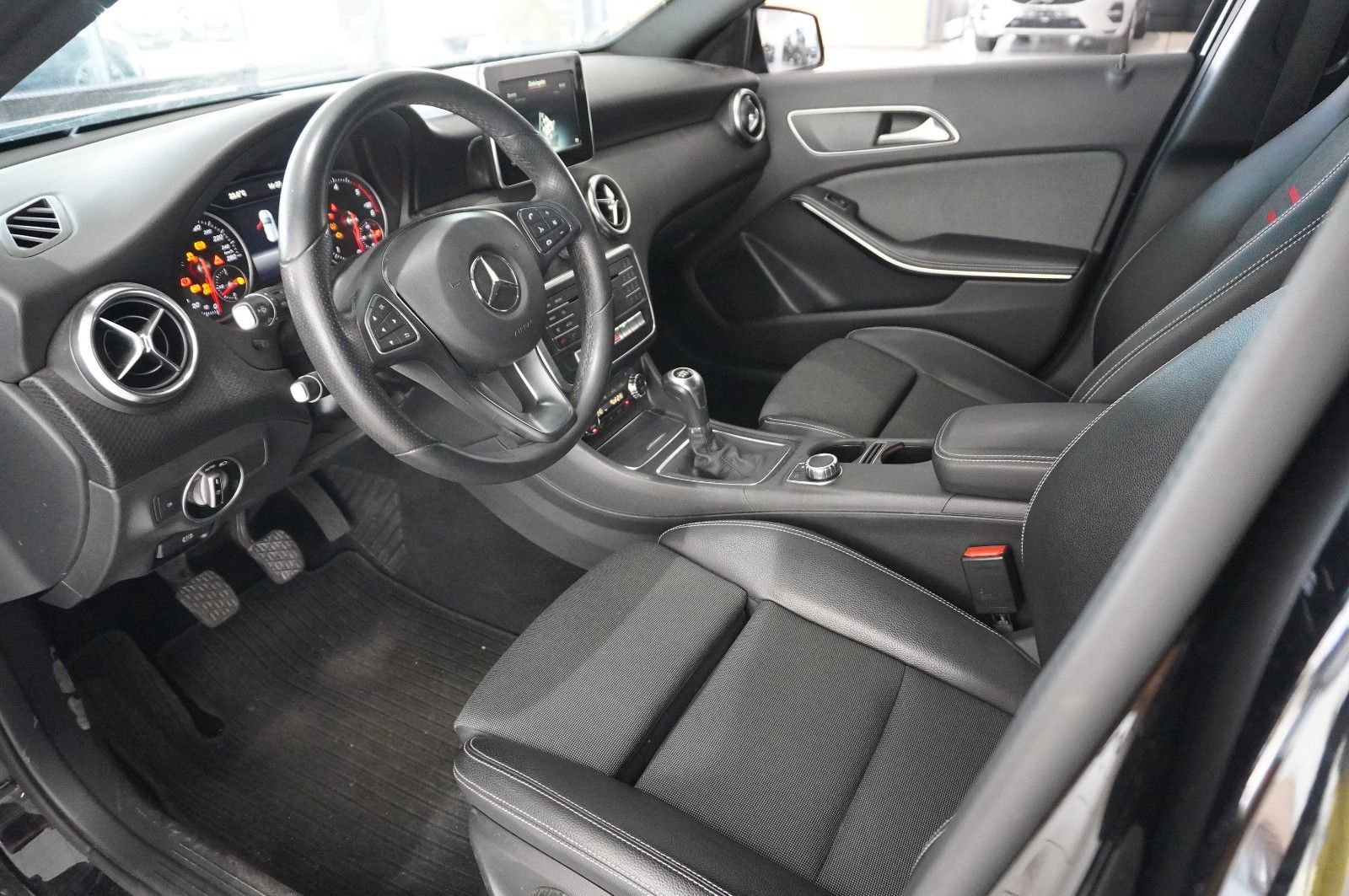 Fahrzeugabbildung Mercedes-Benz A 200 CDI AMG LINE NAVI/LED/KAMERA/SPORT/SHZ/PDC