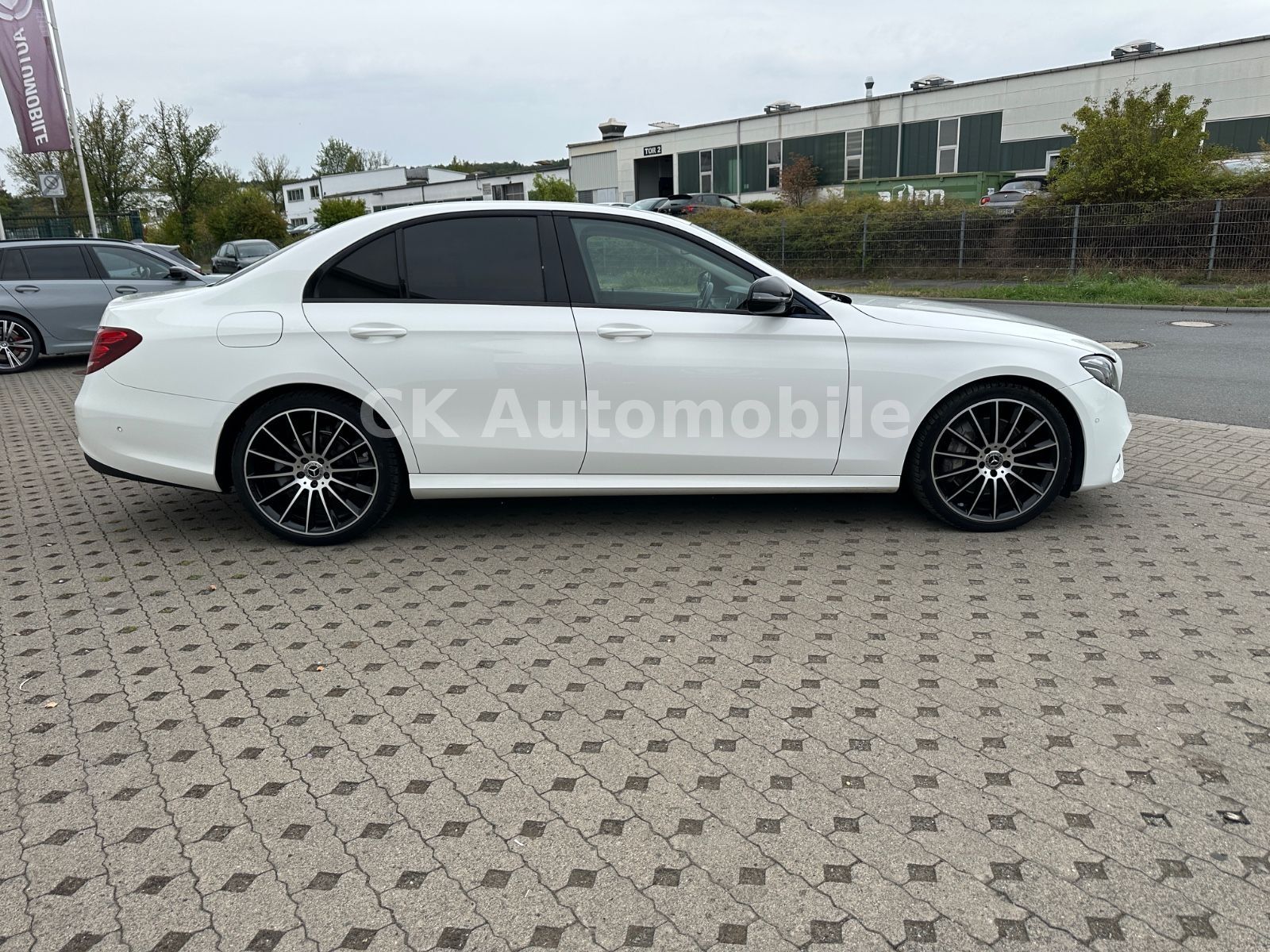 Fahrzeugabbildung Mercedes-Benz E 300 Lim. AMG-Line/Navi/Leder/Kamera/Burmester