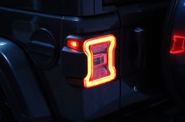 Jeep Wrangler Unlimited Sahara Overland Paket