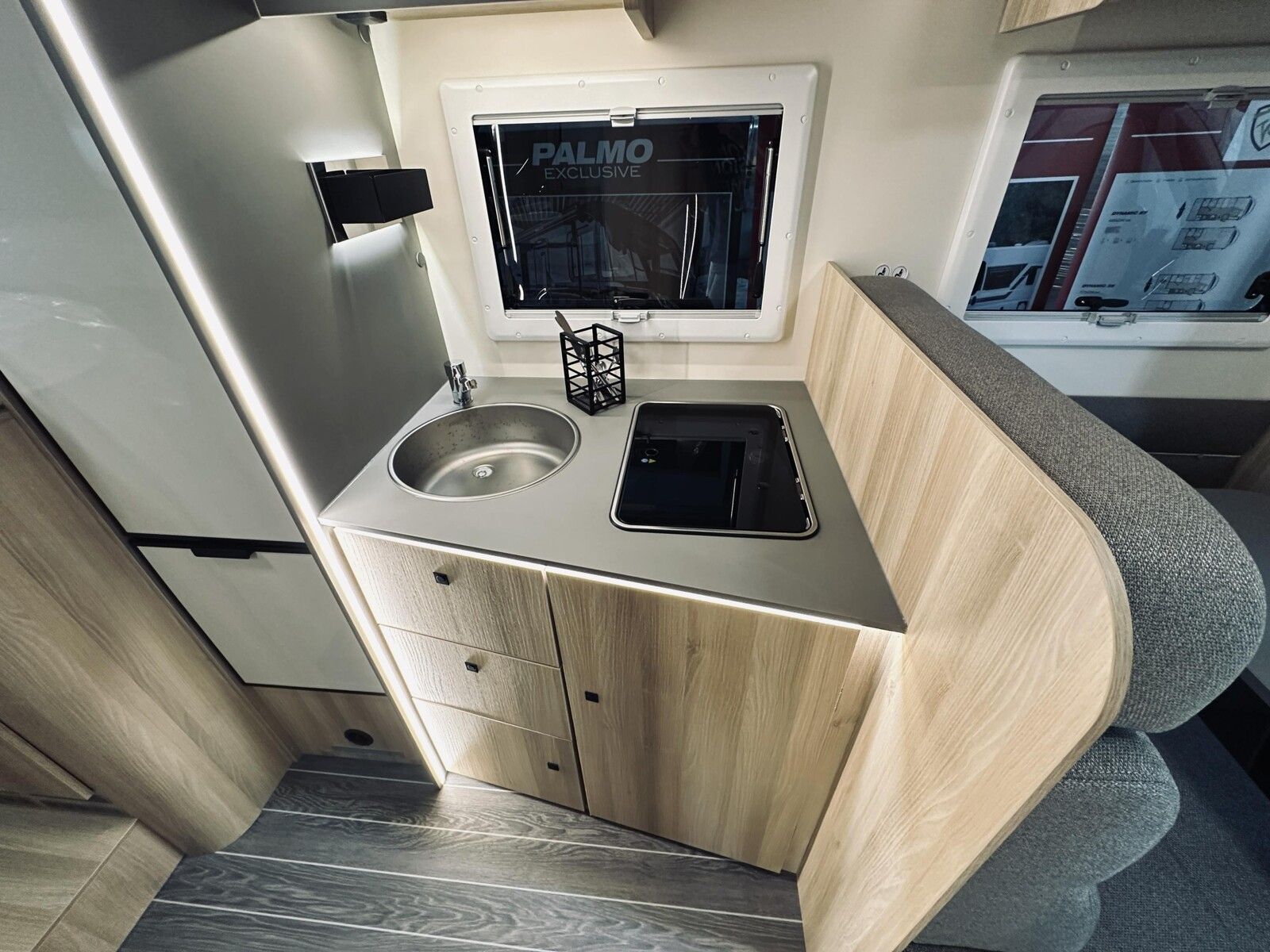 Fahrzeugabbildung NobelART T 5000 Ford