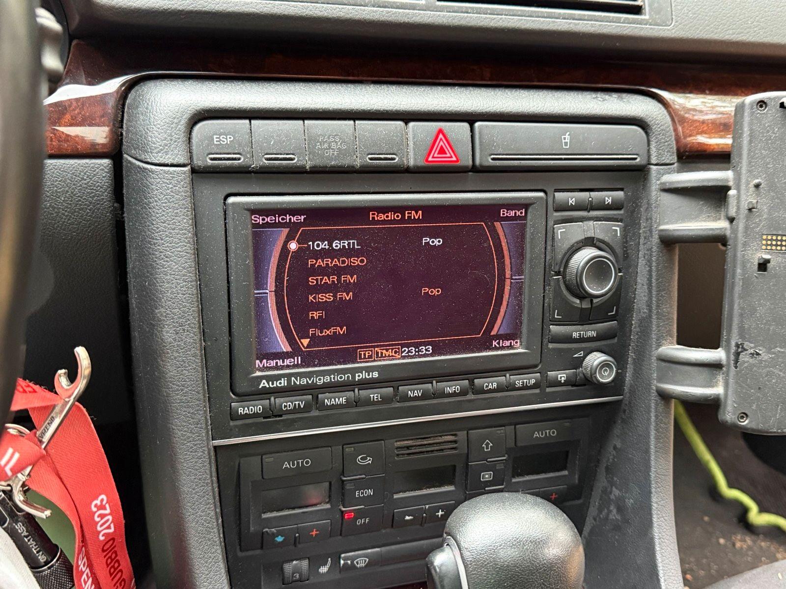 Audi A4 2004 — photo 14