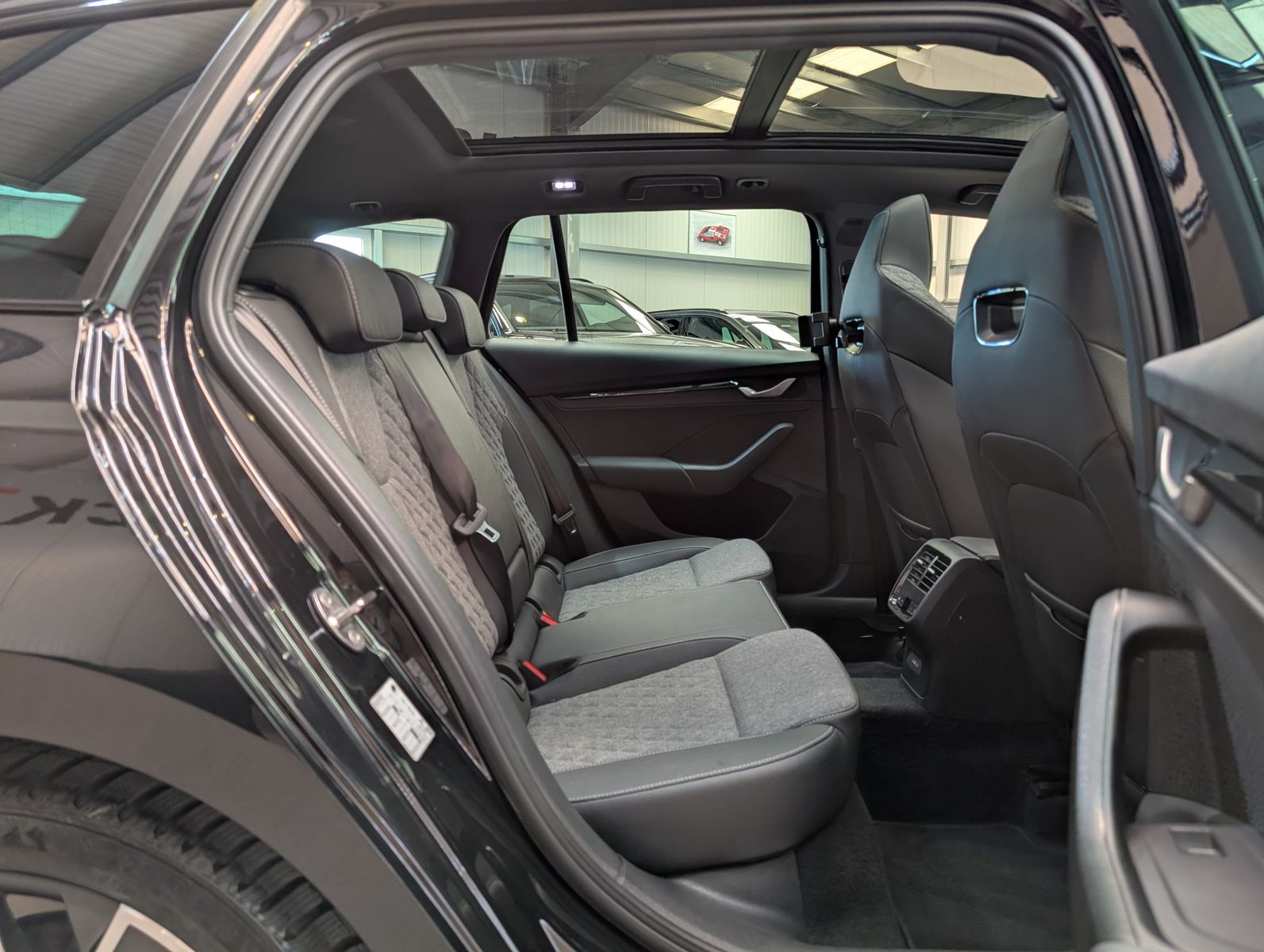 Fahrzeugabbildung SKODA Octavia 2.0 TDI Sportline Matrix Canton Pano ACC