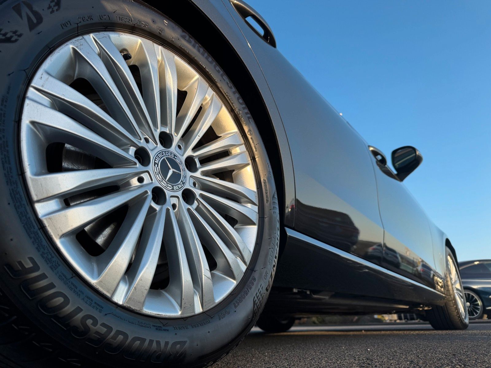 Fahrzeugabbildung Mercedes-Benz C 200 Limo+Leder+LED+Navi+DAB+ESD