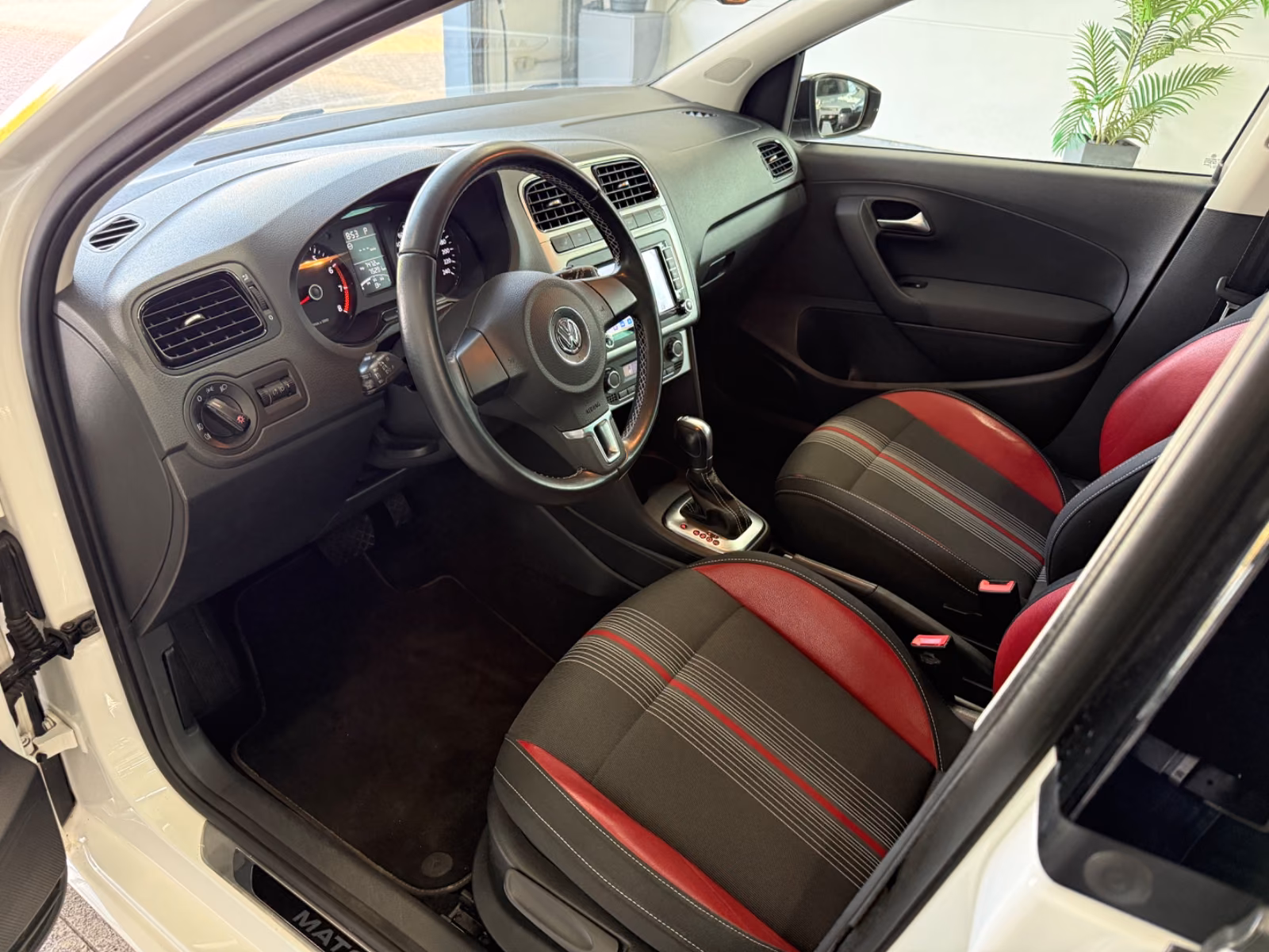Volkswagen Polo 1.2 TSI*MATCH*AUTO*NAV*TMP*CARPL*ANDR*LEDER
