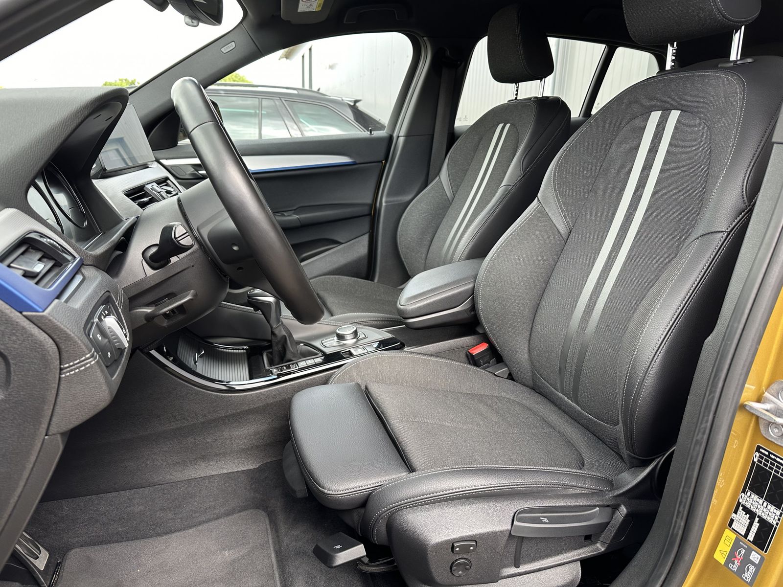 Fahrzeugabbildung BMW X2 xDrive25e M-Sport NAV+LED+HEAD-UP+ACC+19ZO+PP