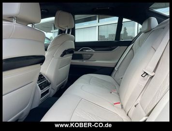 BMW 750 - 7