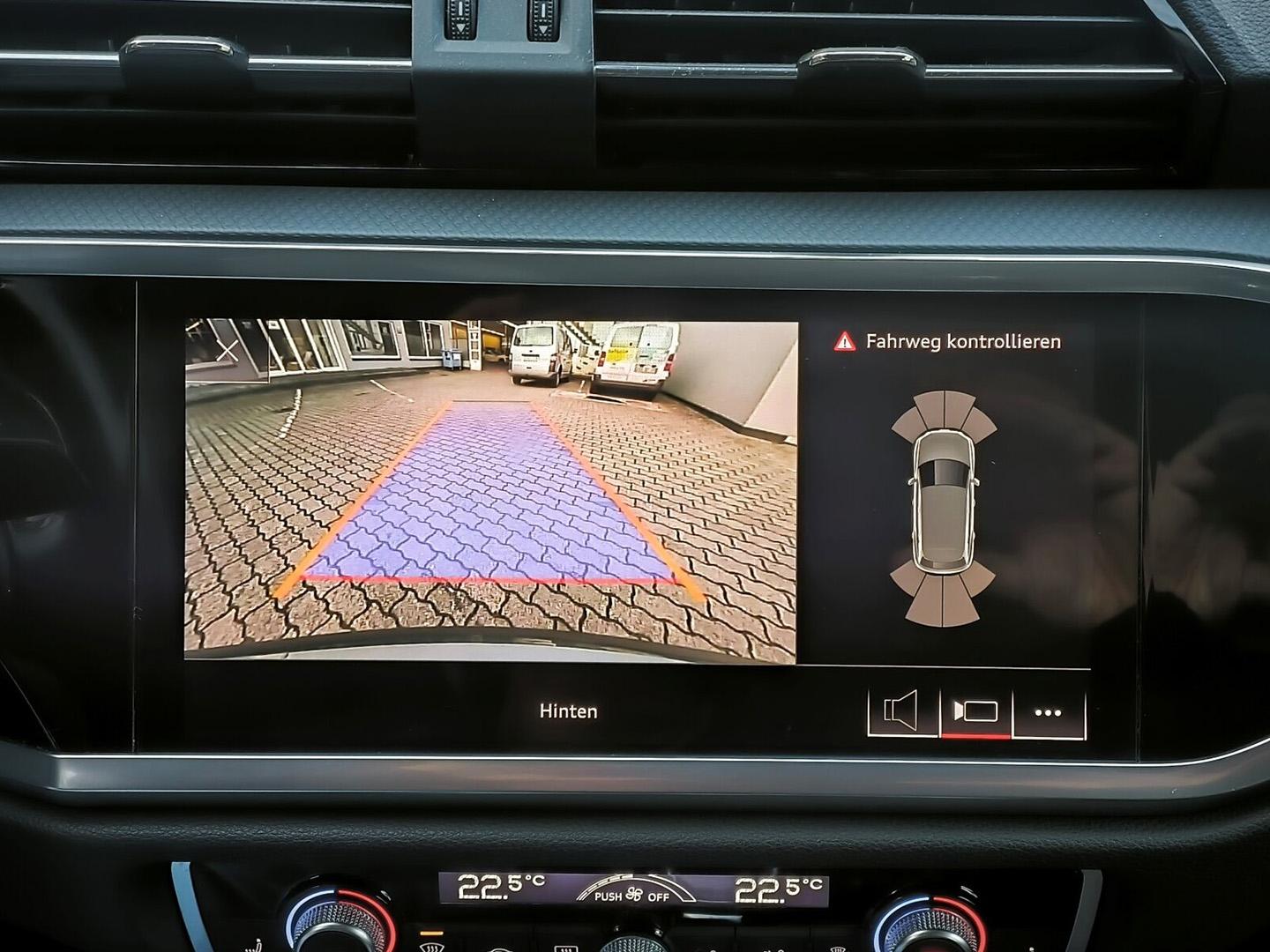 Audi Q3 35 TFSI S line S-TRONIC LED CONNECT ACC KAMER