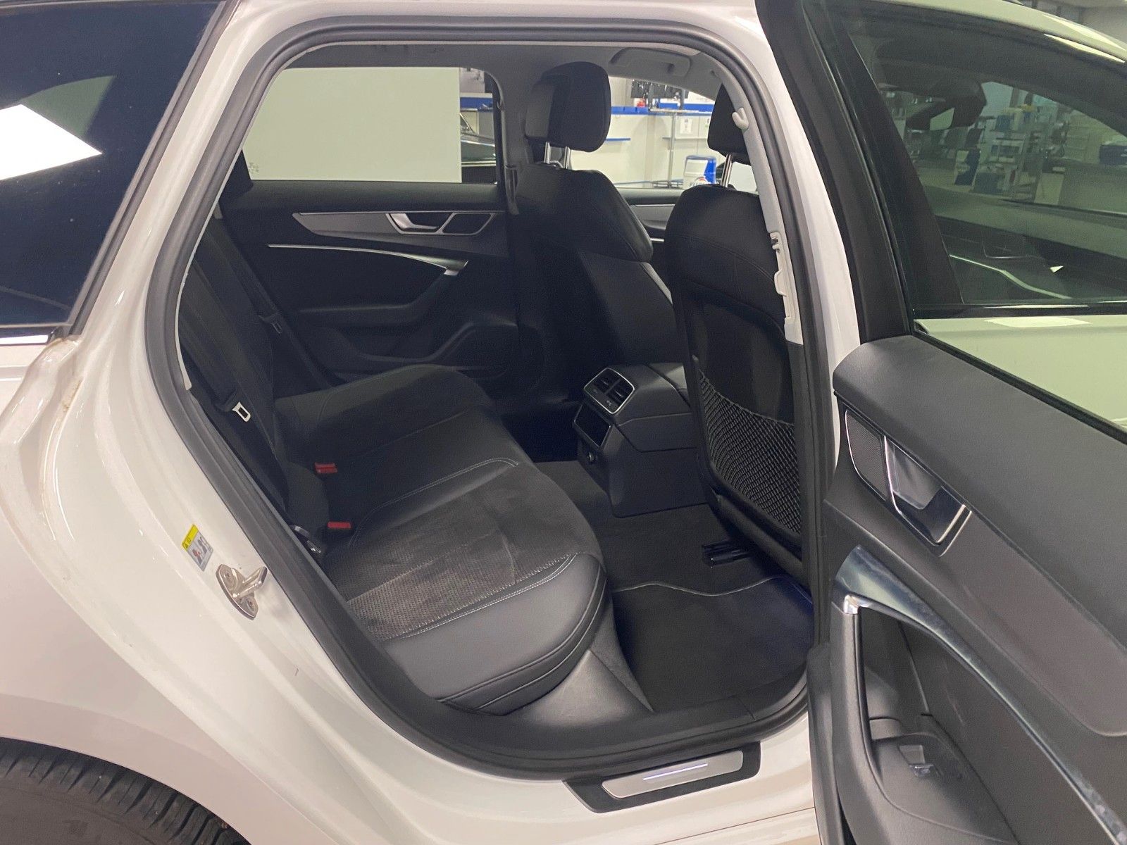 Fahrzeugabbildung Audi A6 Avant 55 TFSI e quattro sport+S-Line+MATRIX++