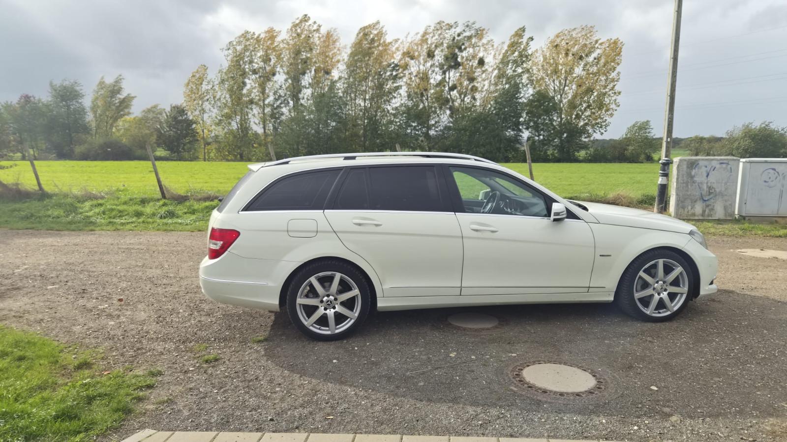 Mercedes-Benz C200 2011 — photo 7