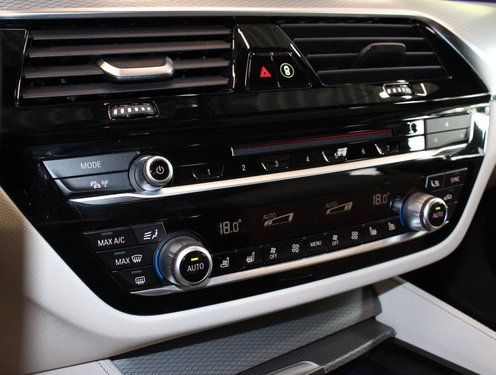 Fahrzeugabbildung BMW 530i  M-Sportpaket*Head-UP*Kamera*2.Hand