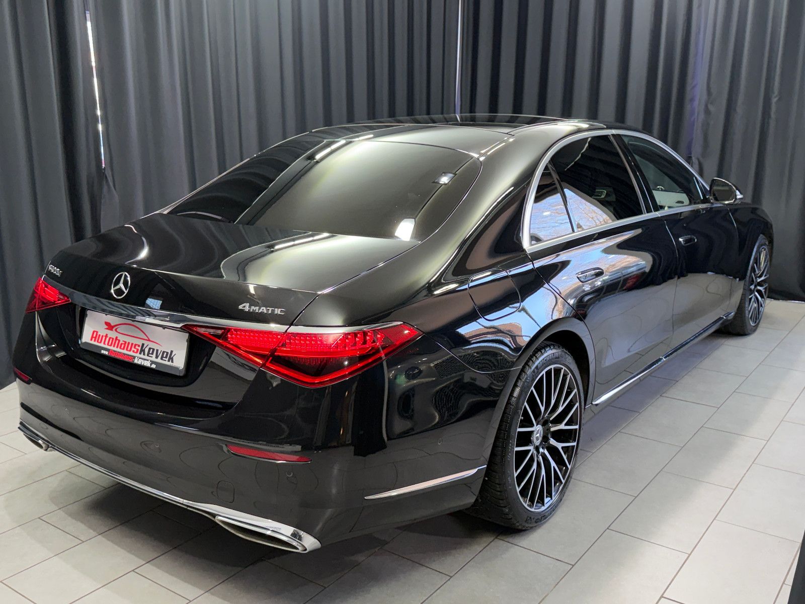 Fahrzeugabbildung Mercedes-Benz S 400 d Limousine L 4Matic|Burmester|MASSAGE|HuD