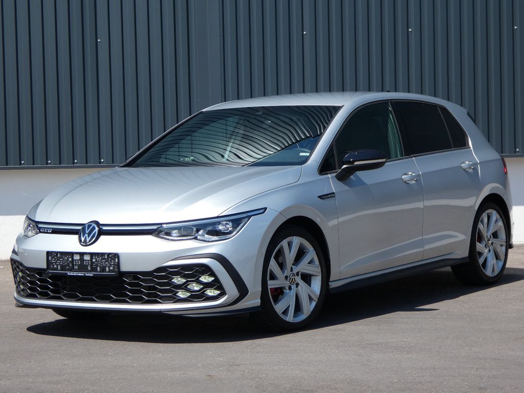 Volkswagen Golf — hlavná fotografia